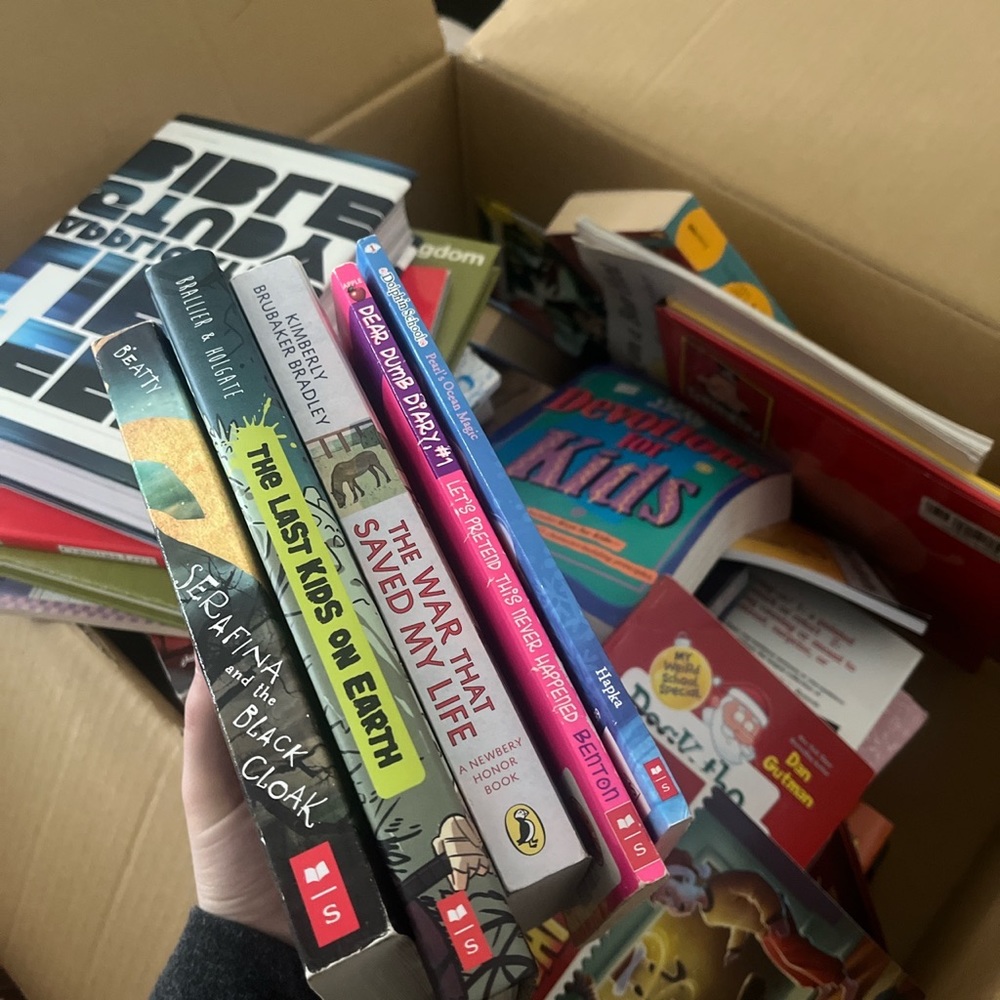 set of 5 random kids books!